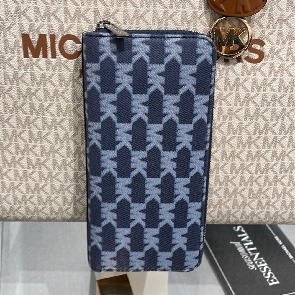 Michael Kors Men’s Women’s Cooper Tech Zip Around Wallet
Navy Multi Unisex
NWT